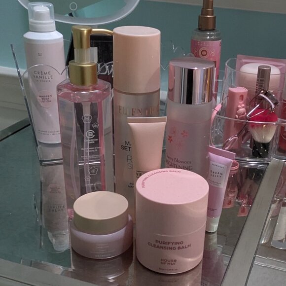Pink Korean Skincare Bundle - Picture 1 of 12
